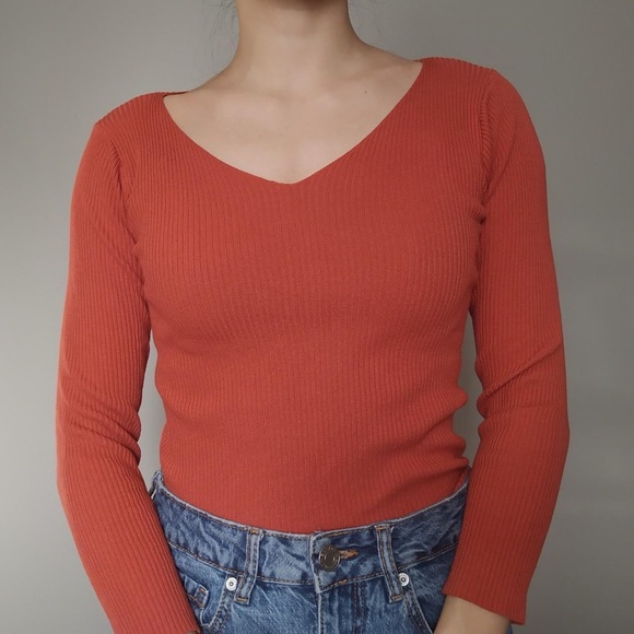 Ribbed V-Neck Shirt - Picture 4 of 4